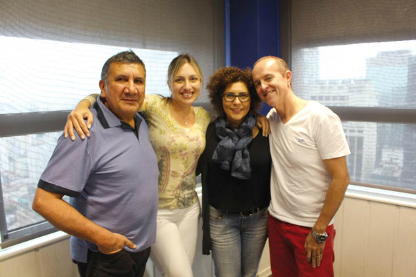 Eduardo Leite com as locutoras Carla Rebelo e Ana Martins e o programador musical Sebastião Andrade